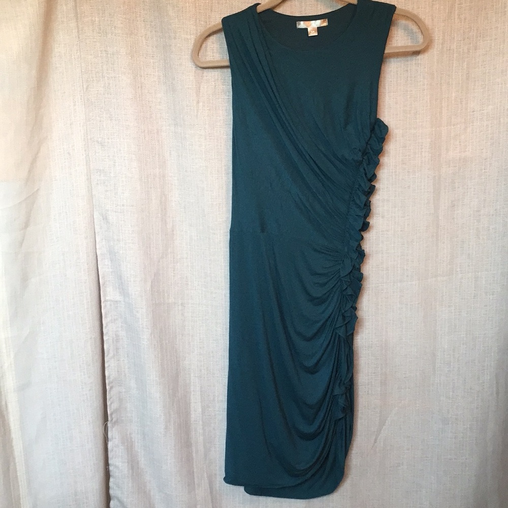 Love 21: women’s dress, size small